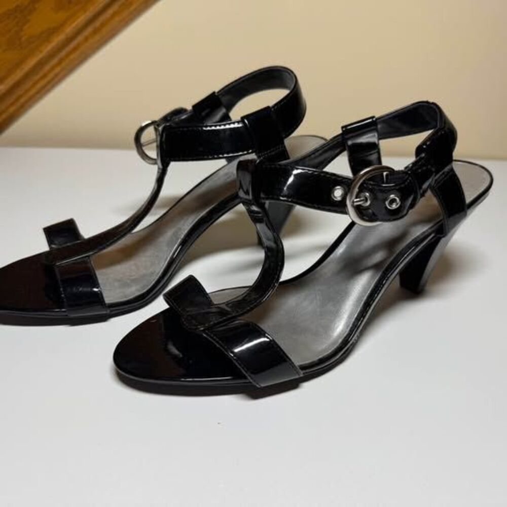 Predictions Black Patent T-Strap Kitten Heel Sandals Size 8